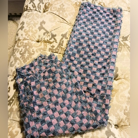 Denim - Women's Checkered Flare Leg Jean/
Checkered pattern